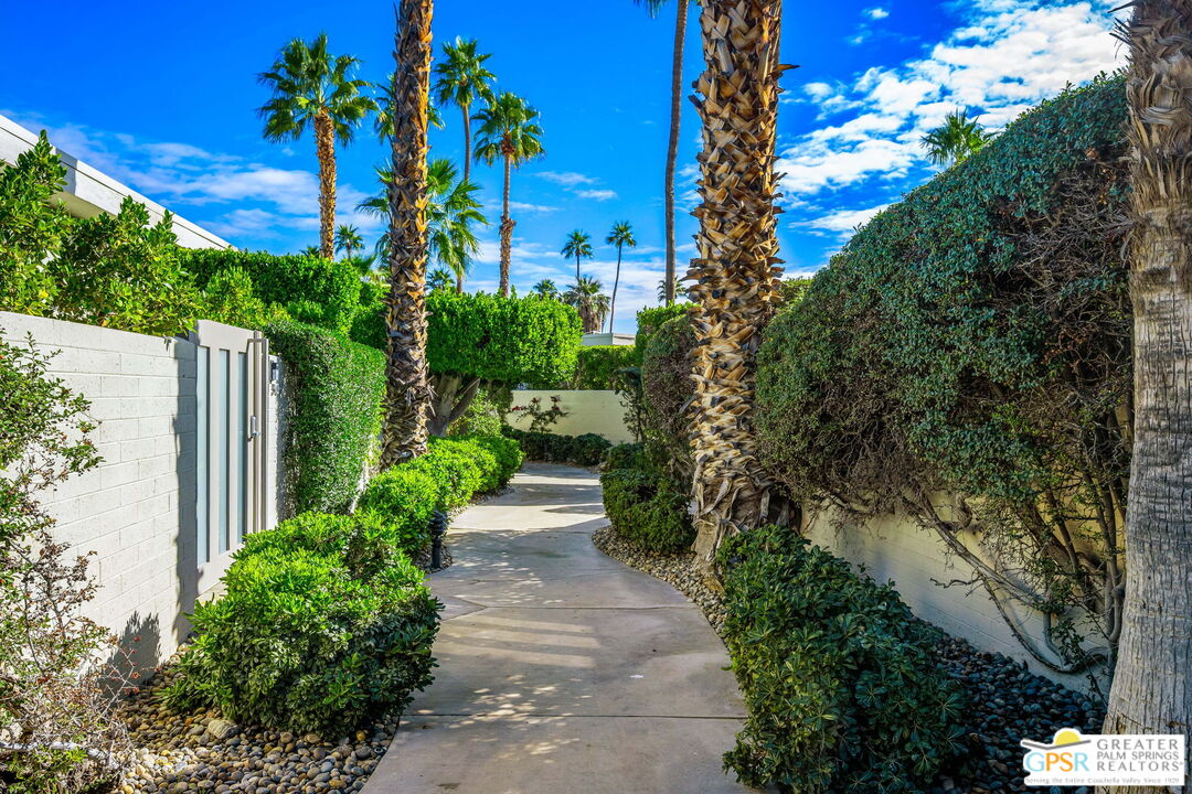 130 West Racquet Club Road, Unit 506 Palm Springs, CA 92262 - Photo 2 of 19
