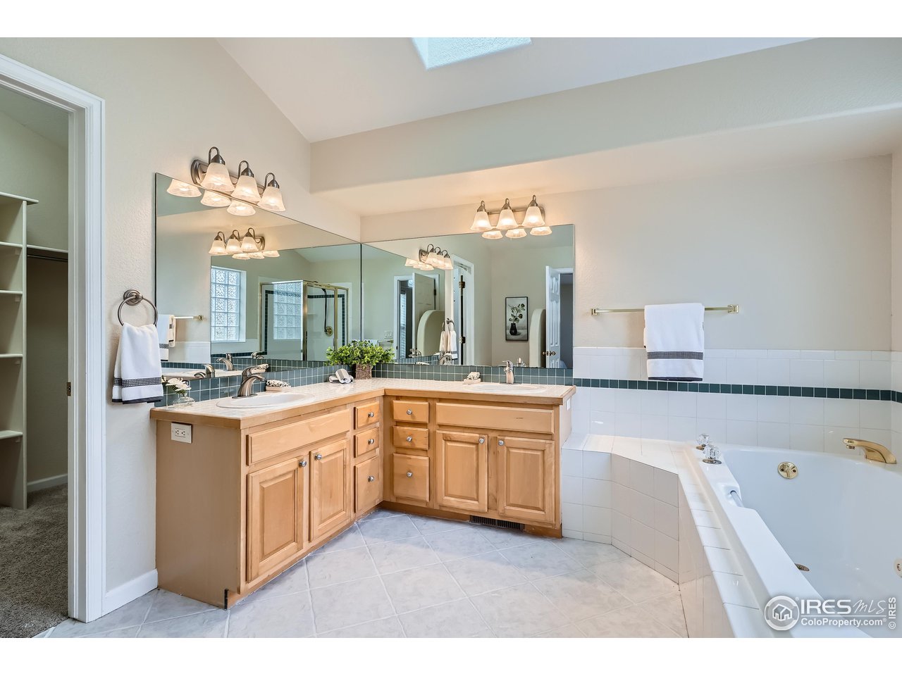 7051 Johnson Circle Niwot, CO 80503 - Photo 15 of 34 a bathroom with a sink vanity granite tub and a large mirror