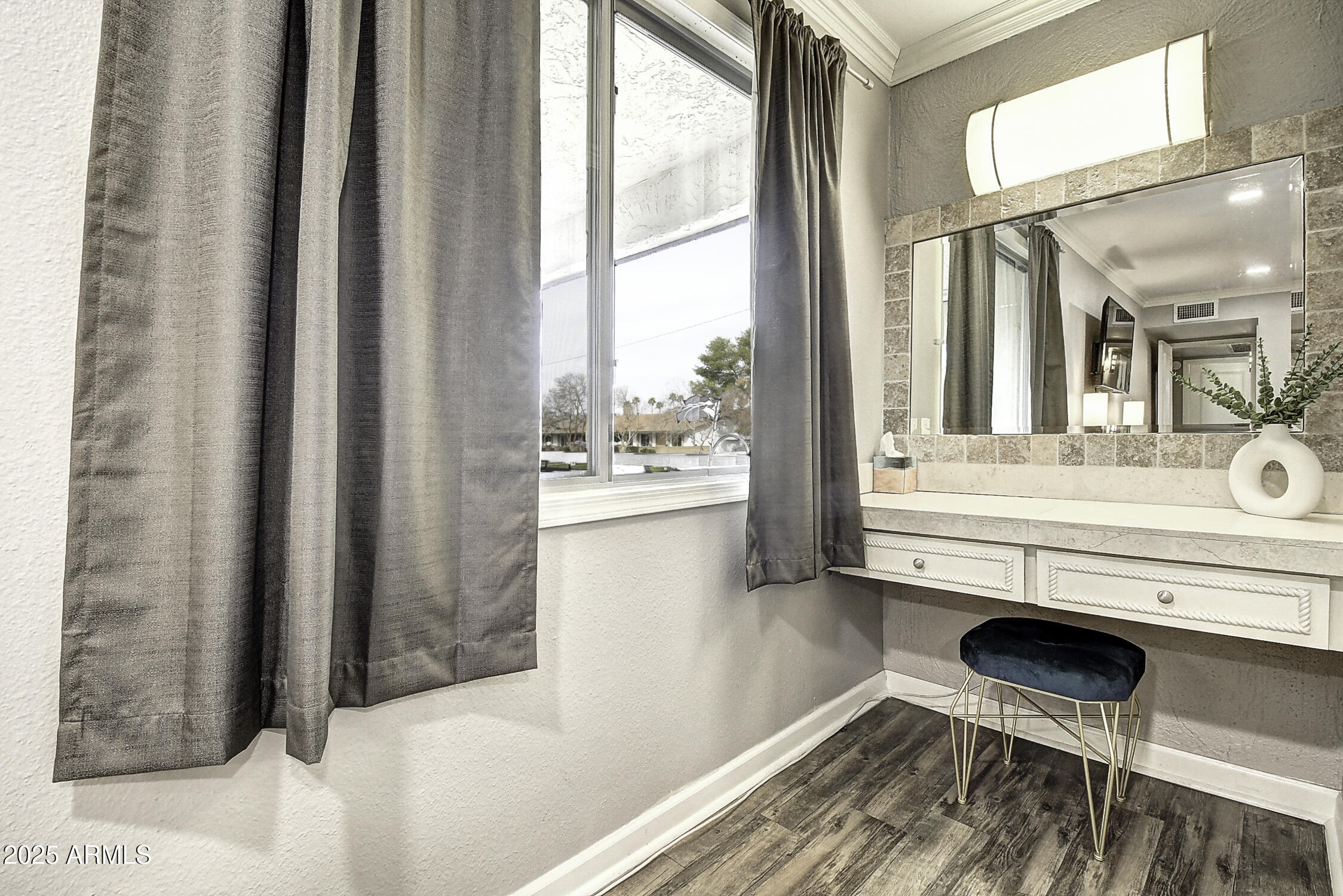 7625 East Camelback Road, Unit B203 Scottsdale, AZ 85251 - Photo 21 of 29 a view of a living room and bathroom