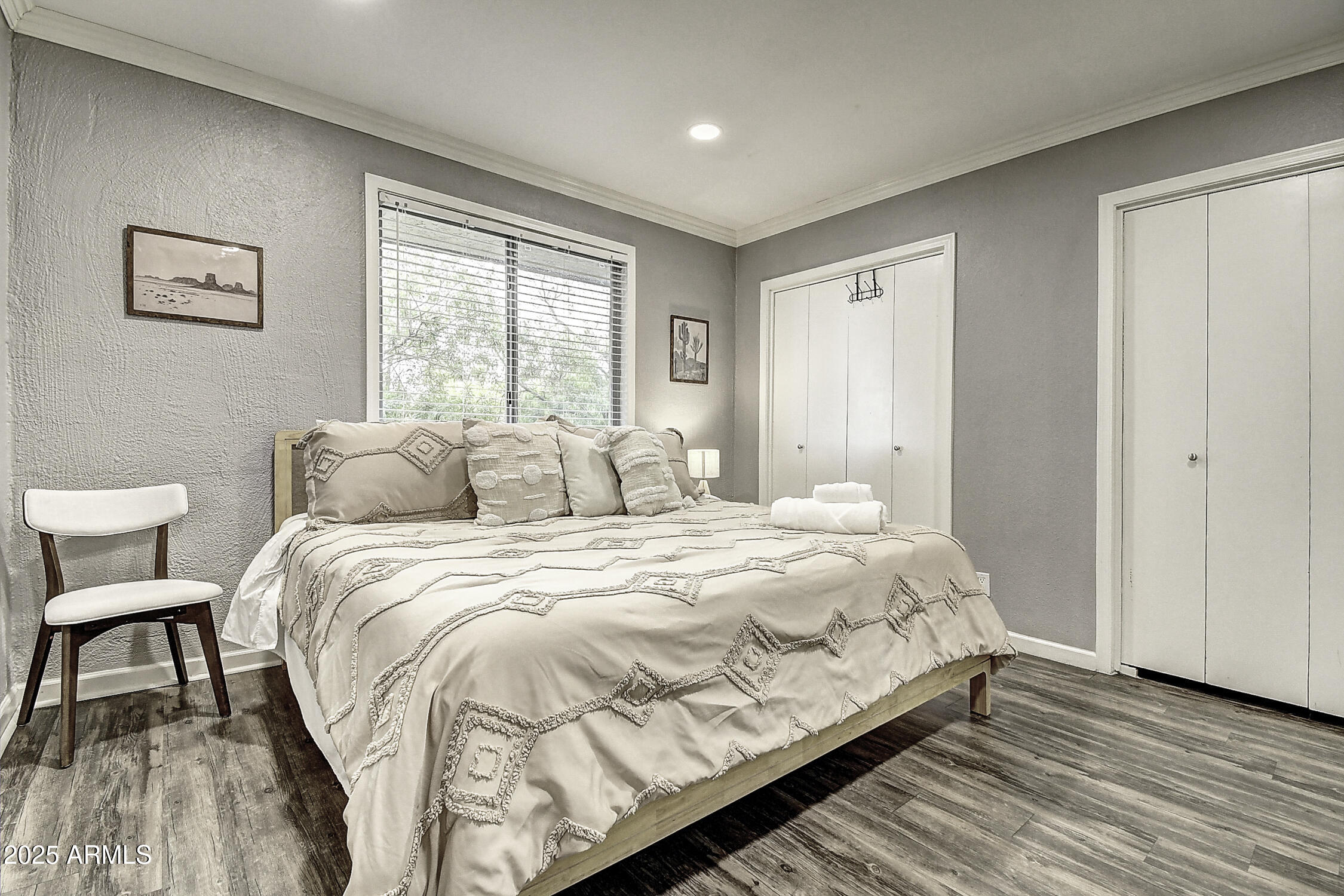 7625 East Camelback Road, Unit B203 Scottsdale, AZ 85251 - Photo 25 of 29 a bedroom with a bed and a chair