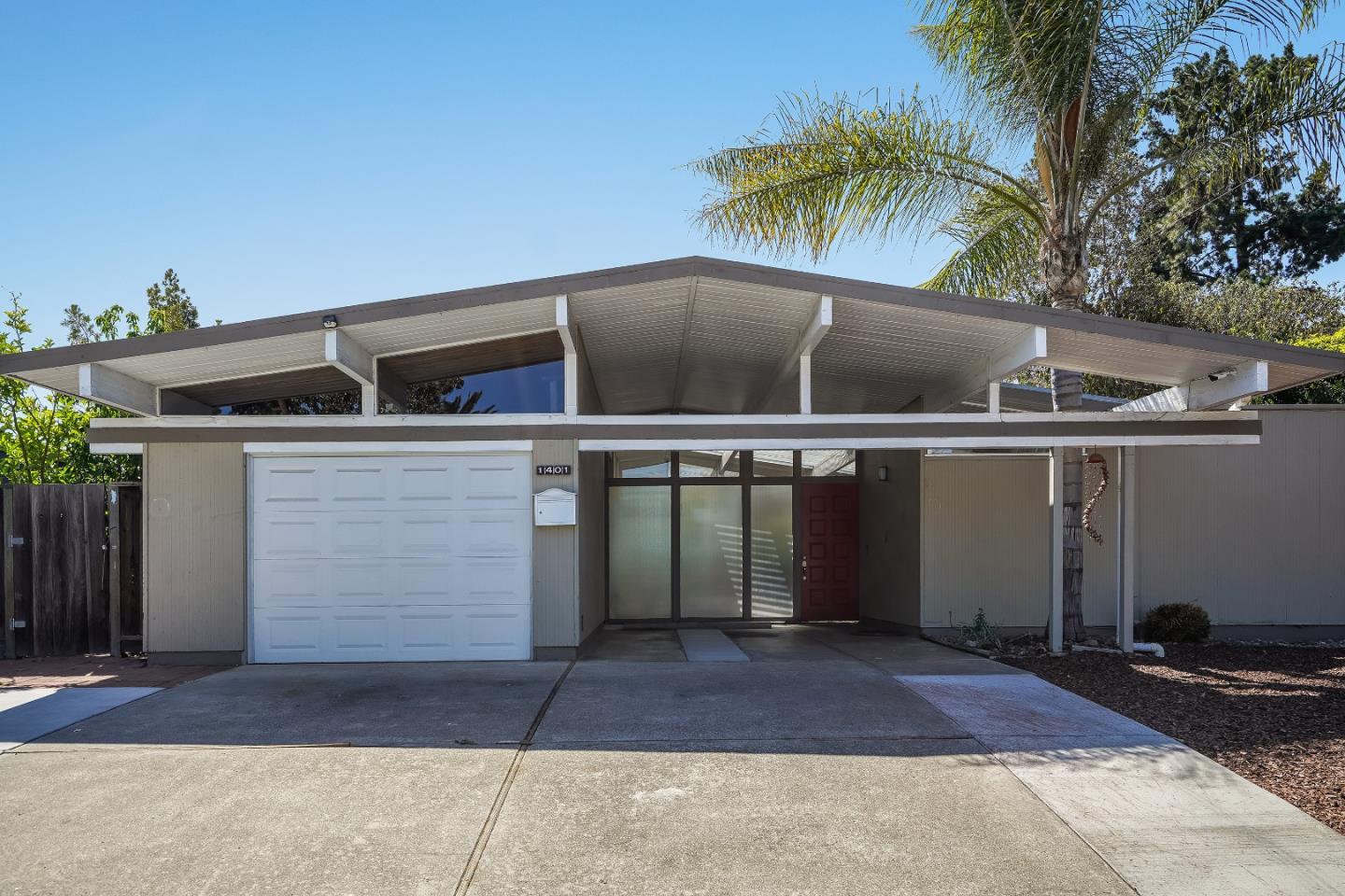 1401 South Wolfe Road Sunnyvale, CA 94087 - Photo 4 of 67 a front view of a house with parking garage
