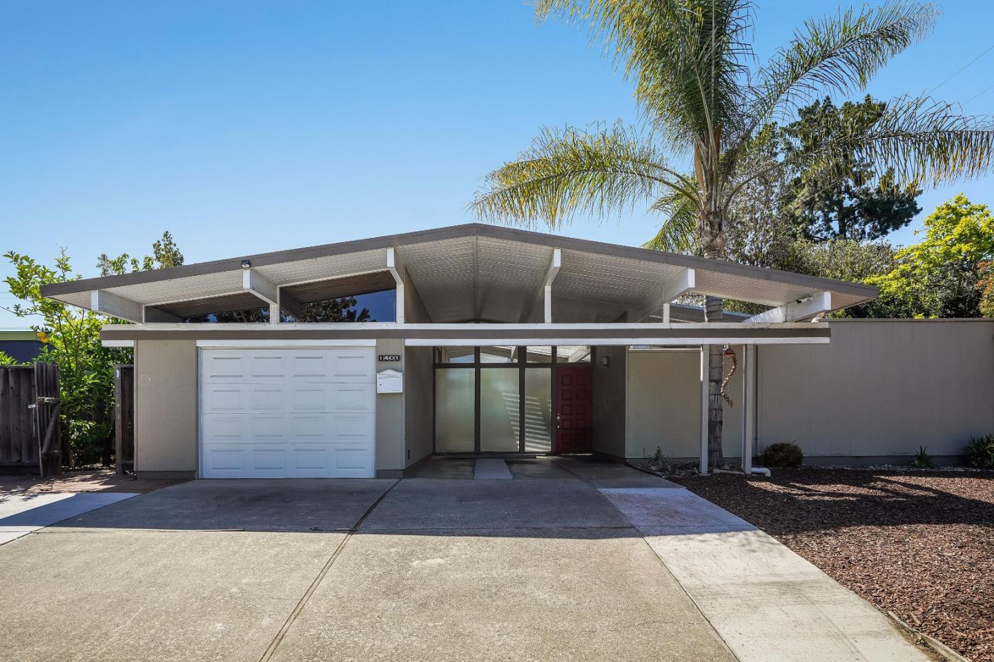 1401 South Wolfe Road Sunnyvale, CA 94087 - Photo 5 of 67 a front view of a house with a yard