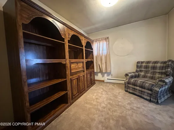 a view of livingroom with furniture
