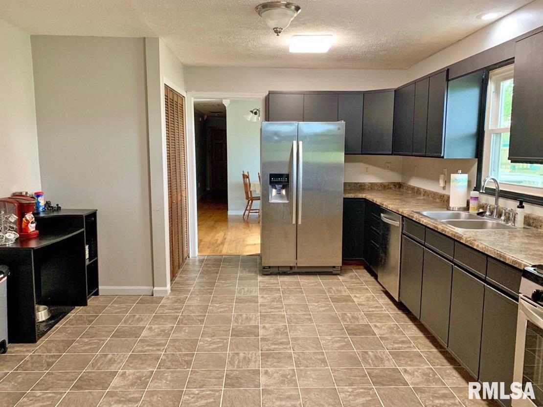 4 Acadia Court Springfield, IL 62712 - Photo 3 of 29