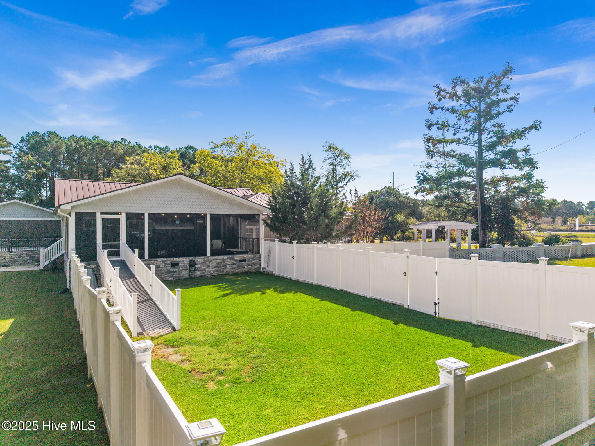 280 Hickman Road Northwest Calabash, NC 28467 - Photo 13 of 59 17-web-or-mls-CamMediaLLC.com (3 of 64)