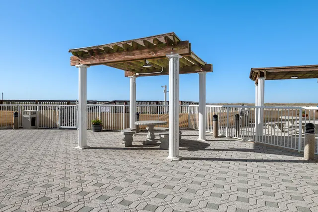 $750,000 | 8575 Gulf Boulevard, Unit 1402, Navarre, FL 32566