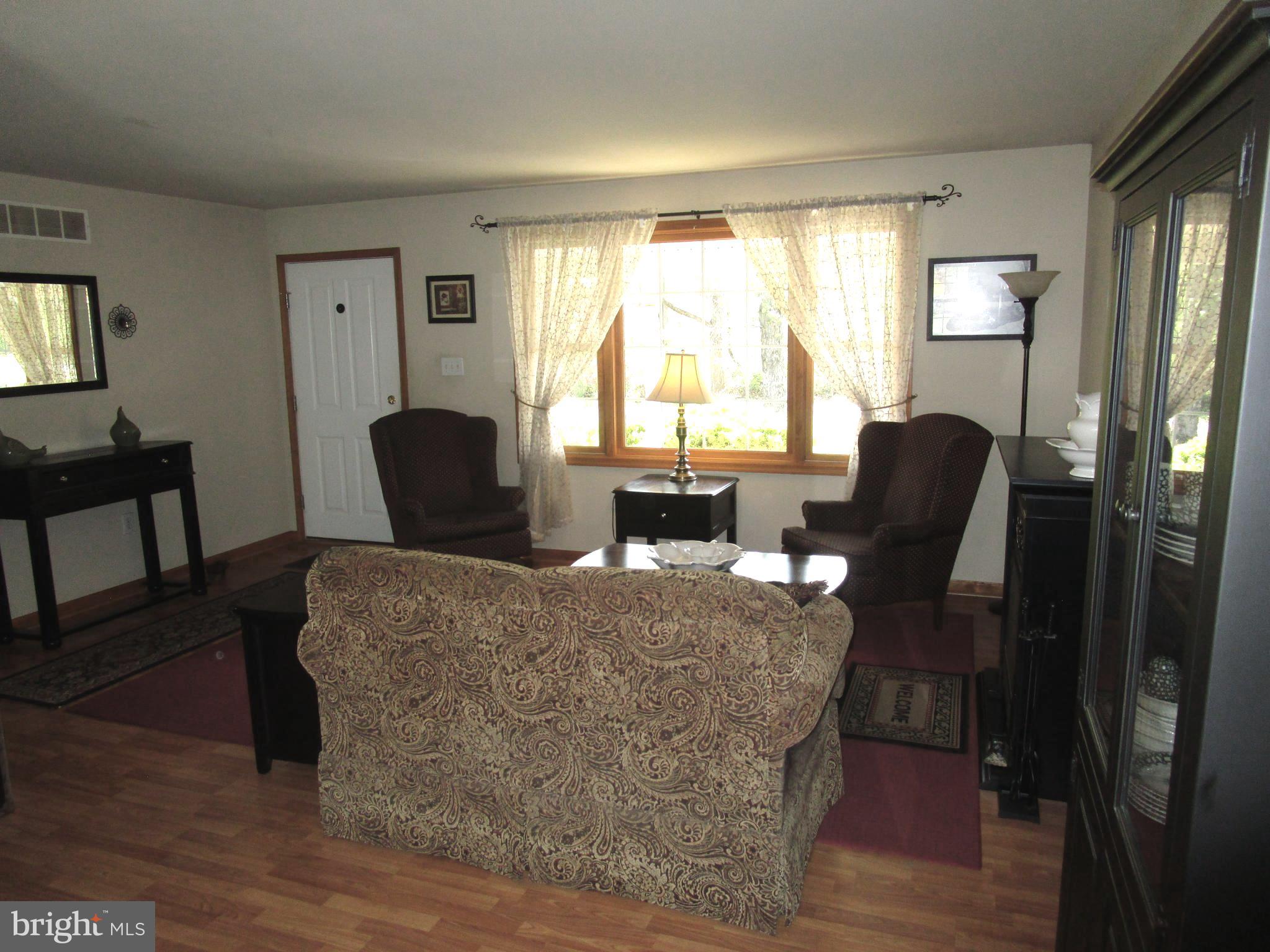 7 Mary Hill Street Spring Mount, PA 19473 - Photo 3 of 25 Living Room