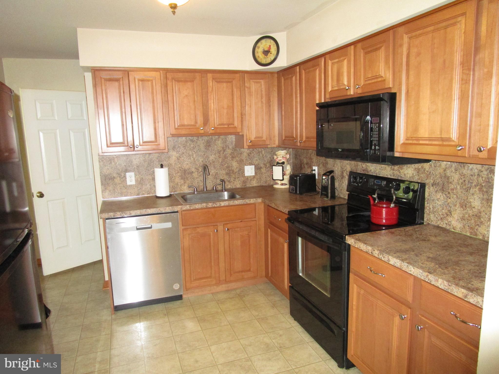 7 Mary Hill Street Spring Mount, PA 19473 - Photo 6 of 25 Kitchen