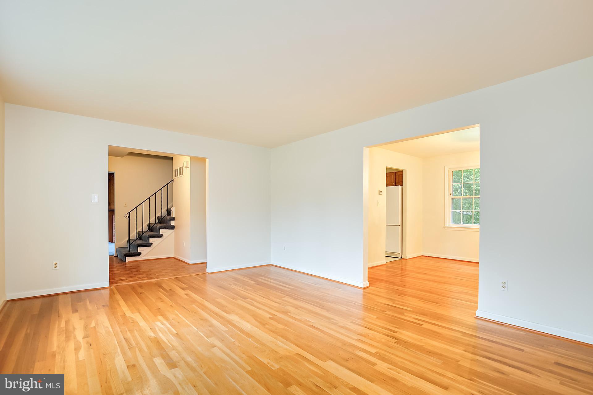 6709 Reynard Drive Springfield, VA 22152 - Photo 3 of 27 Living Room