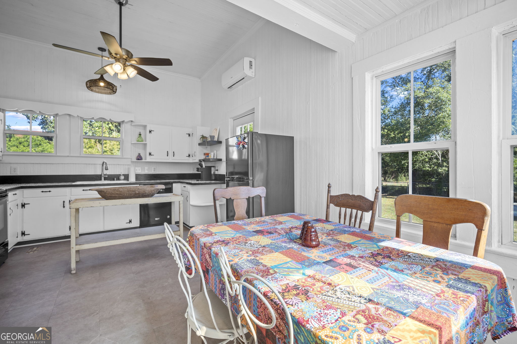 295 South Lewis Street Metter, GA 30439 - Photo 18 of 24 a bedroom with a bed and a dresser