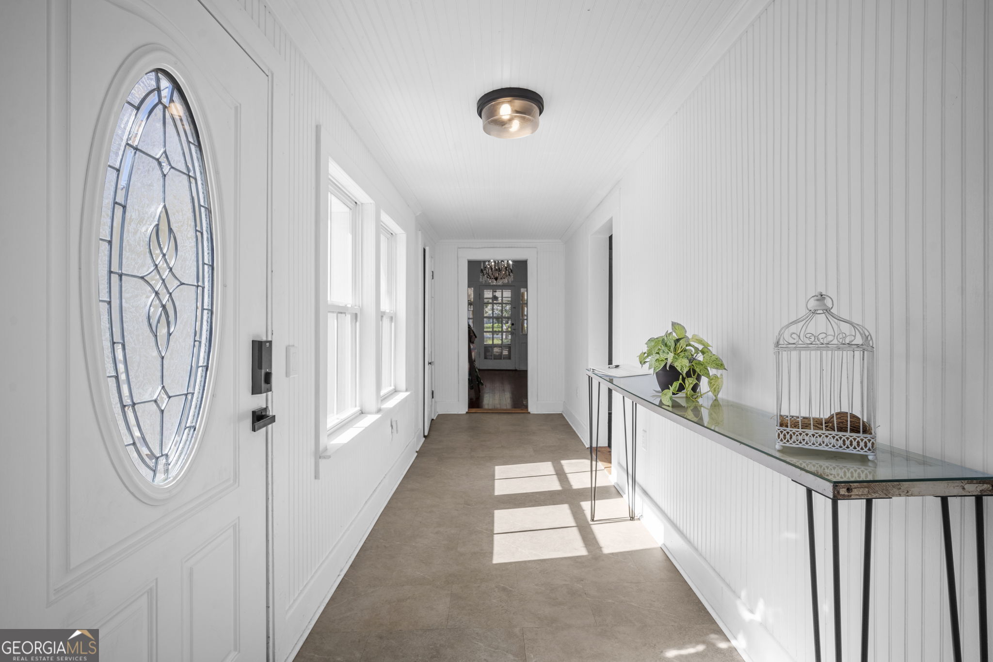 295 South Lewis Street Metter, GA 30439 - Photo 10 of 24 a hallway with painting on the wall and a potted plant