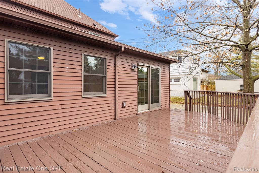 879 Roslyn Road Grosse Pointe Woods, MI 48236 - Photo 31 of 39