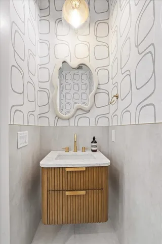 $1,080,000 | 105 Laidlaw Avenue, Unit 3, Jersey City, NJ 07306