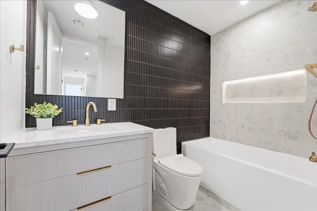 $1,080,000 | 105 Laidlaw Avenue, Unit 3, Jersey City, NJ 07306