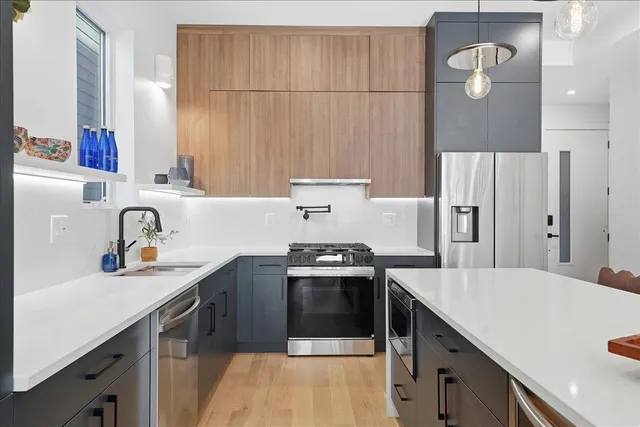 $1,080,000 | 105 Laidlaw Avenue, Unit 3, Jersey City, NJ 07306