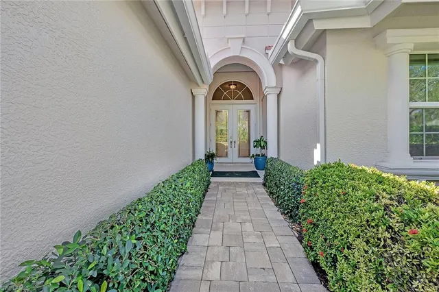$1,495,000 | 977 Tierra Lago Way, Naples, FL 34119