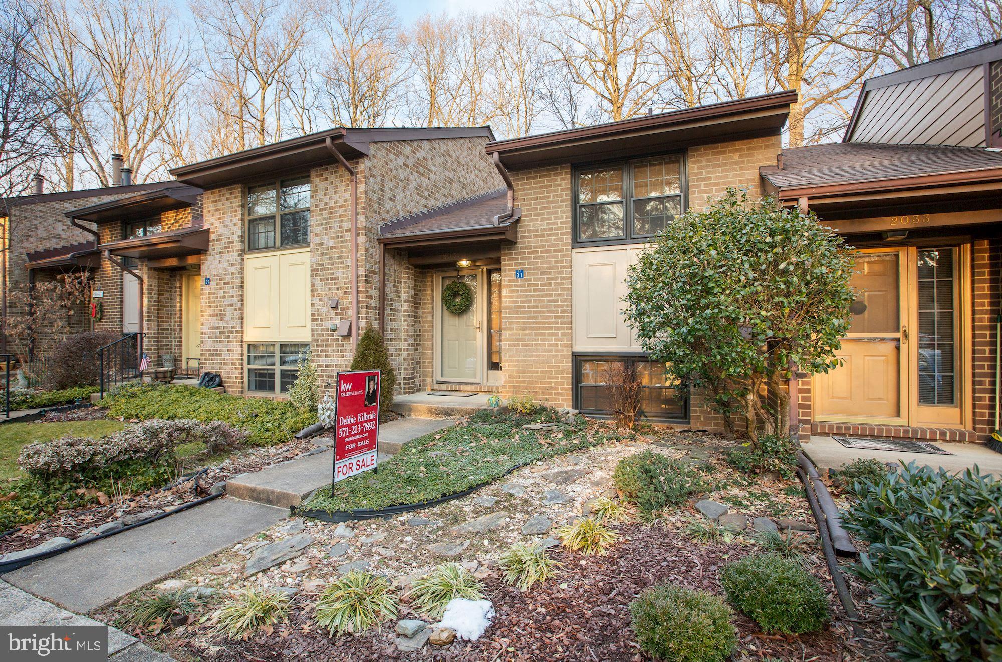 2031 Headlands Circle Reston, VA 20191 - Photo 2 of 9 Beautiful townhome in Reston!