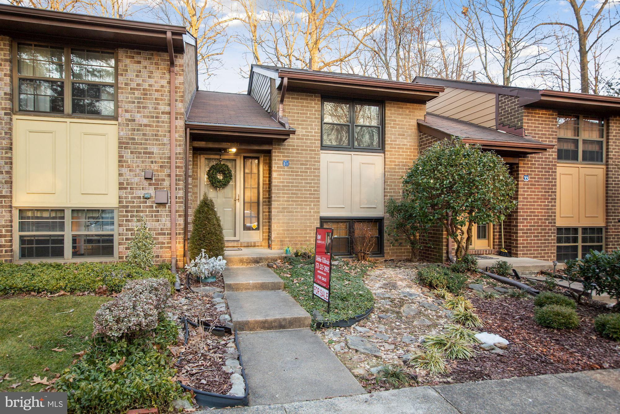 2031 Headlands Circle Reston, VA 20191 - Photo 3 of 9 Perfect location!