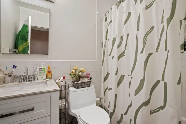 $1,199,000 | 70-49 66th Place, Unit 2S | Glendale