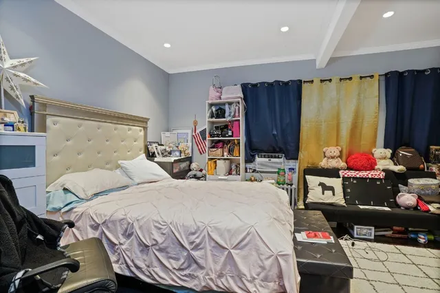 $1,199,000 | 70-49 66th Place, Unit 2S | Glendale