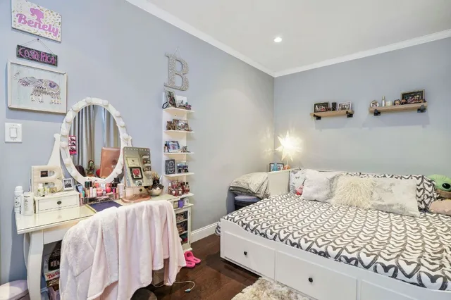 $1,199,000 | 70-49 66th Place, Unit 2S | Glendale