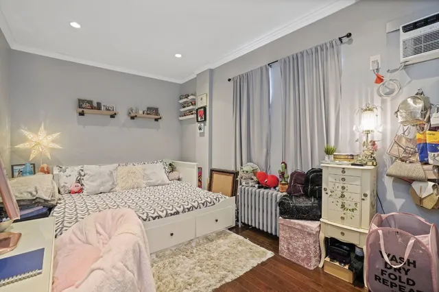 $1,199,000 | 70-49 66th Place, Unit 2S | Glendale