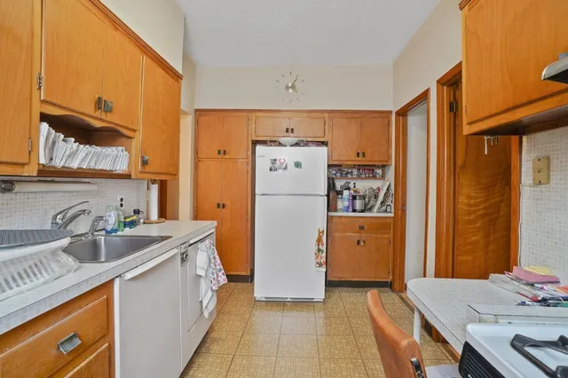 $1,199,000 | 70-49 66th Place, Unit 2S | Glendale