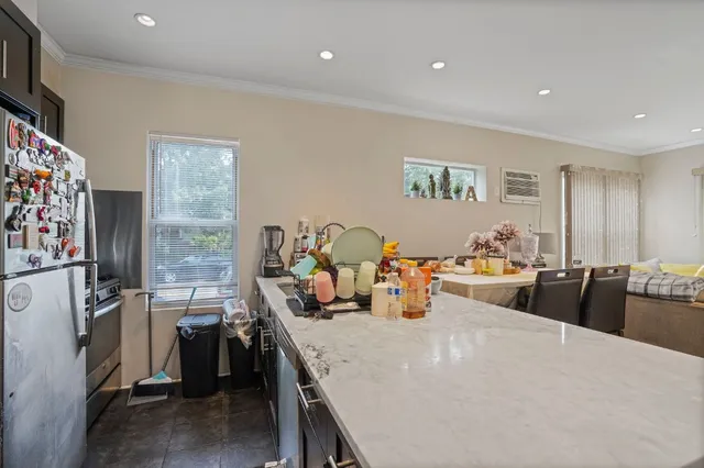 $1,199,000 | 70-49 66th Place, Unit 2S | Glendale