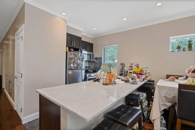 $1,199,000 | 70-49 66th Place, Unit 2S | Glendale