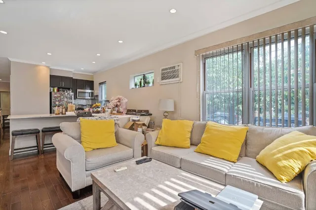 $1,199,000 | 70-49 66th Place, Unit 2S | Glendale