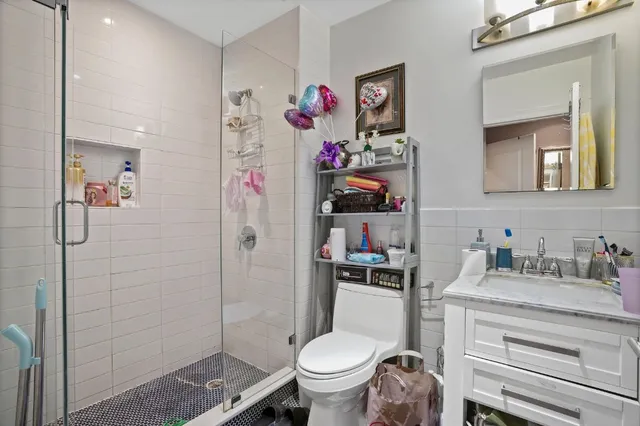 $1,199,000 | 70-49 66th Place, Unit 2S | Glendale