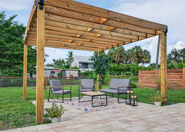 a chair and table sitting in backyard of house