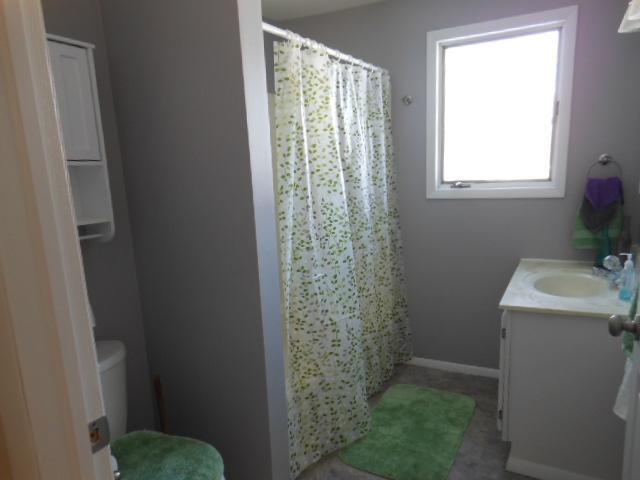707 Clarksville Road Mercer, PA 16137 - Photo 8 of 10 Full Bath.