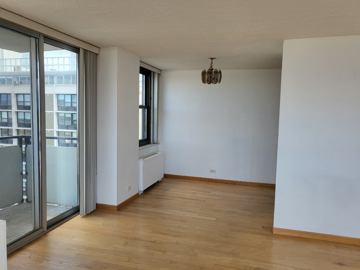 5701 North Sheridan Road, Unit 30B Chicago, IL 60660 - Photo 3 of 9 an empty room with windows