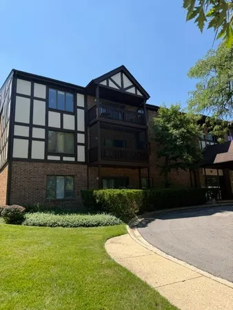 $249,000 | 7737 Golf Drive, Unit 302, Palos Heights, IL 60463