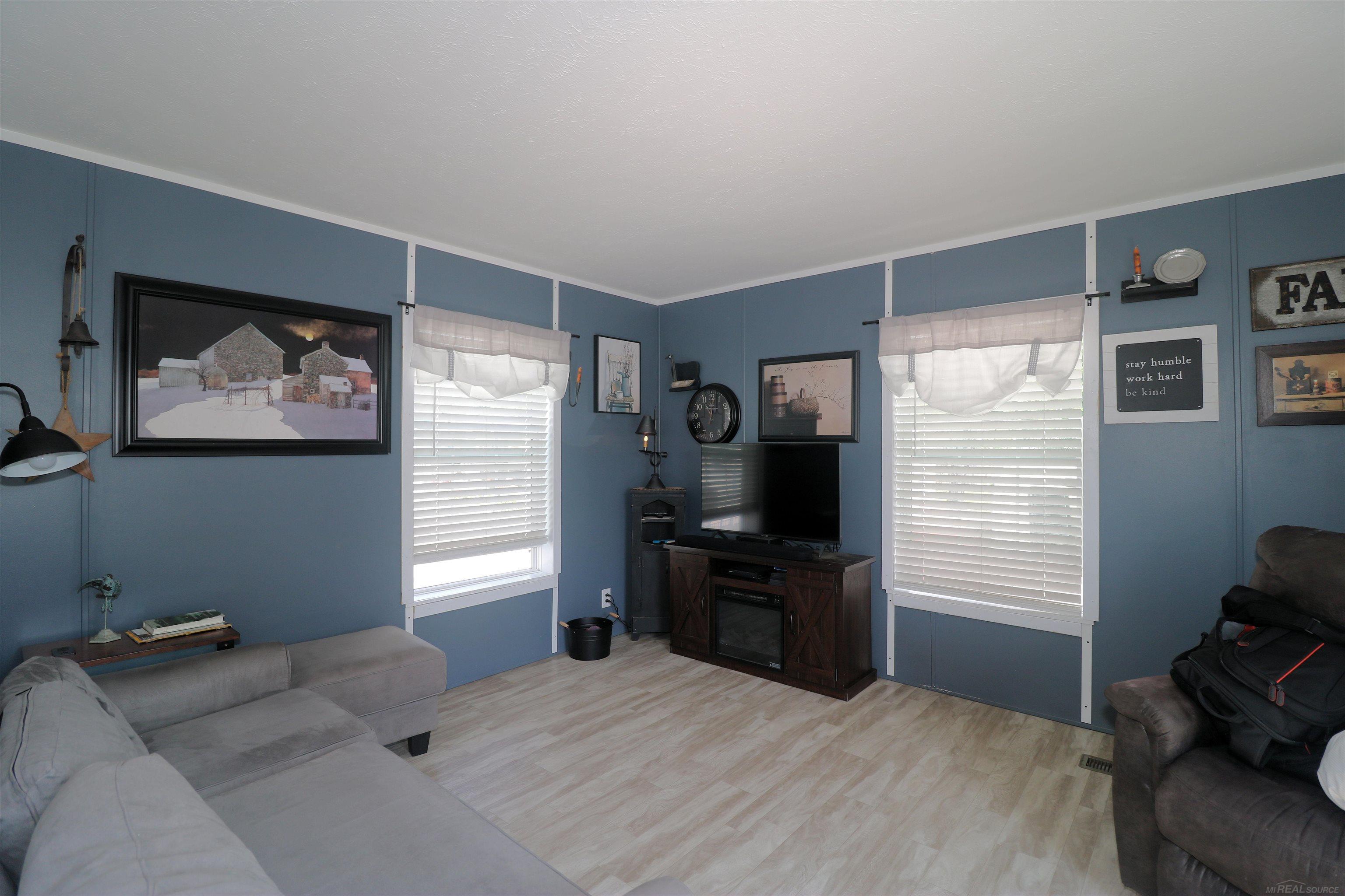 2545 Lakeshore Road Applegate, MI 48401 - Photo 6 of 21