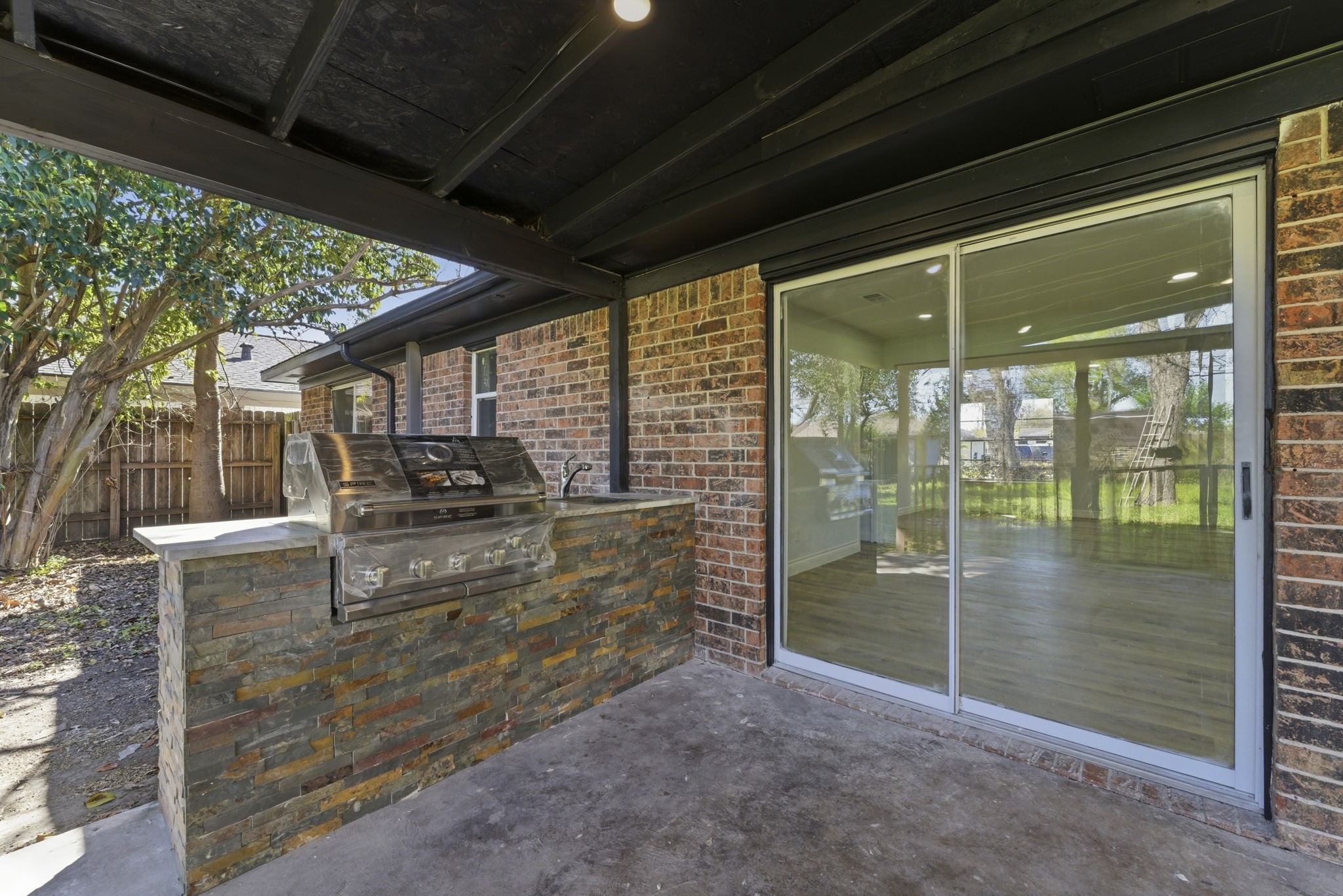 910 Beaver Bend Road Houston, TX 77088 - Photo 26 of 48 Room to breathe, room to gather, and room to make it your own—this open layout gives you the freedom to live how you want.