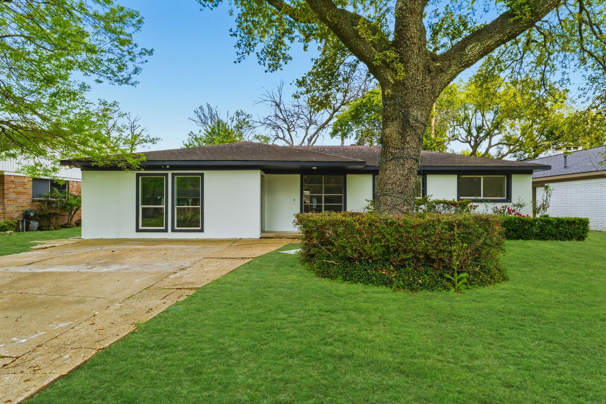 910 Beaver Bend Road Houston, TX 77088 - Photo 3 of 48 Set beneath mature shade trees, this charming home offers a peaceful setting with plenty of yard space to enjoy the outdoors.