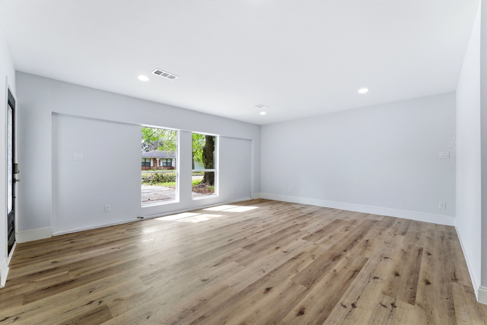910 Beaver Bend Road Houston, TX 77088 - Photo 33 of 48 Spacious living area with oversized windows that flood the space with natural light, creating an open and inviting atmosphere.