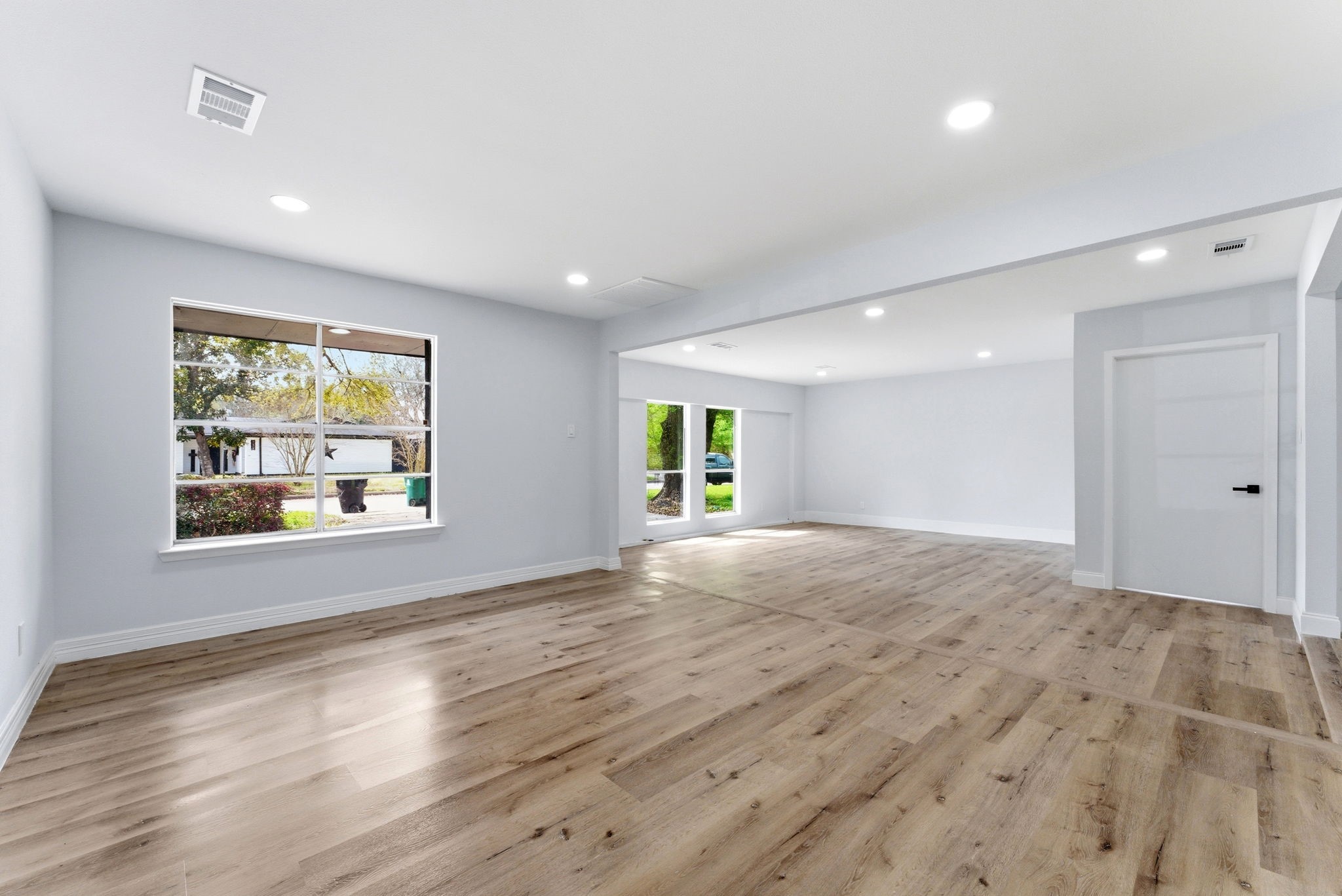 910 Beaver Bend Road Houston, TX 77088 - Photo 38 of 48 Bright and airy living space where large windows frame peaceful neighborhood views.
