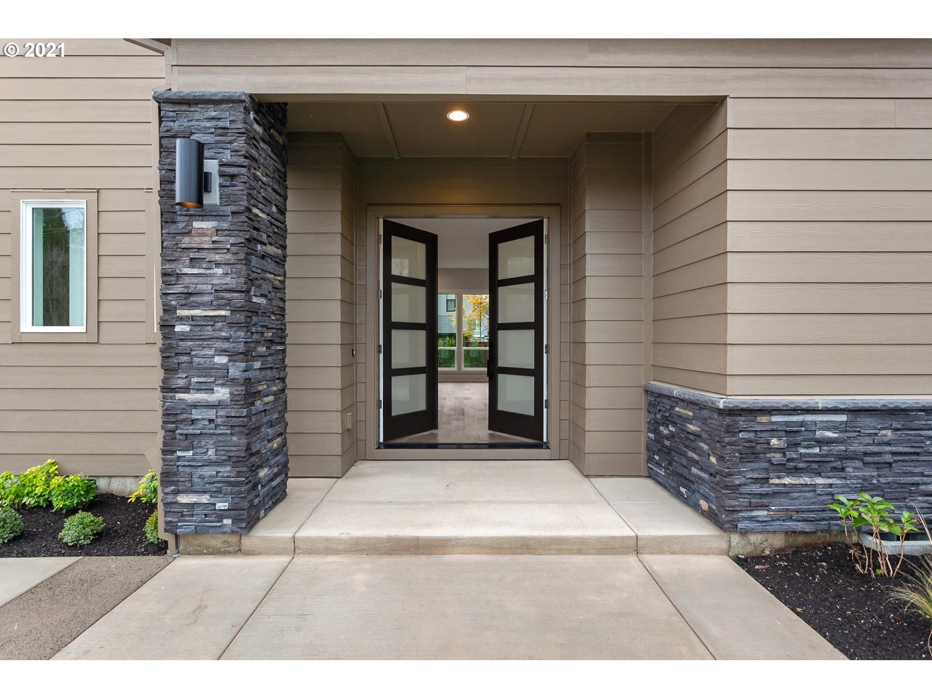 12073 Northwest Thompson Road Portland, OR 97229 - Photo 3 of 32 Exterior