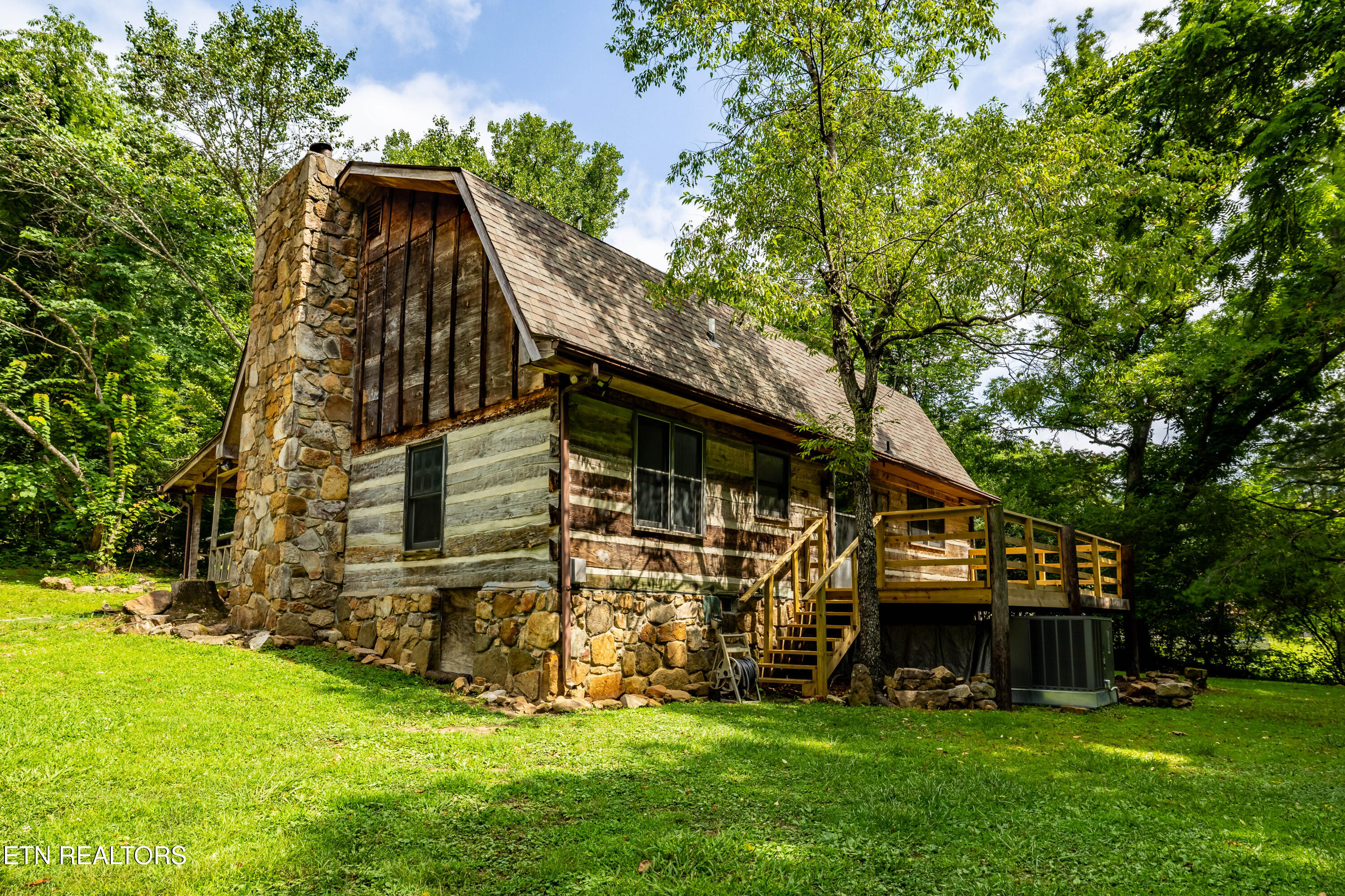 143 Old Cove Road Walland, TN 37886 - Photo 9 of 49 Side and rear