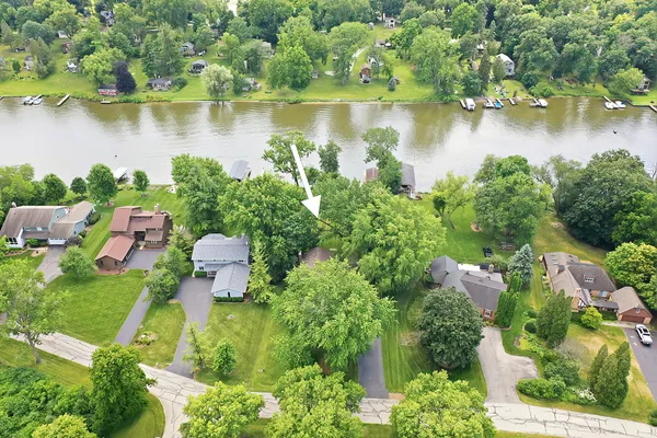 213 River Drive, Trout Valley, IL 60013