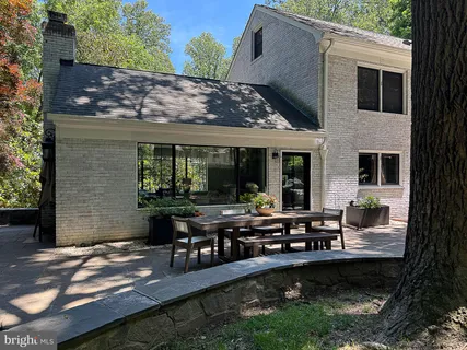 $2,100,000 | 710 Live Oak Drive, McLean, VA 22101