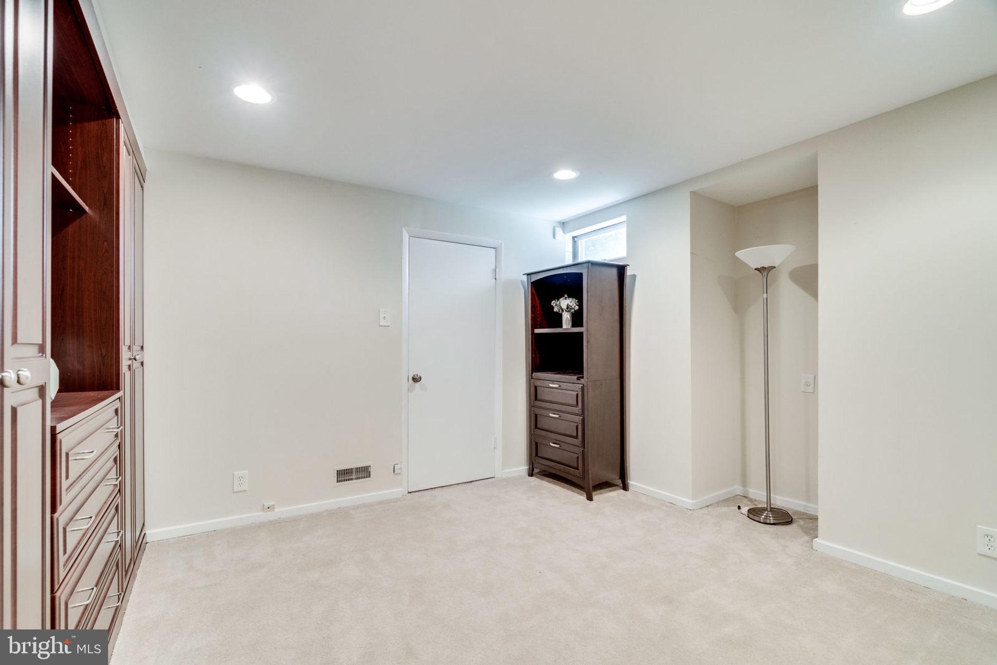 8481 Magic Tree Court Springfield, VA 22153 - Photo 38 of 48 Gallery Image 38