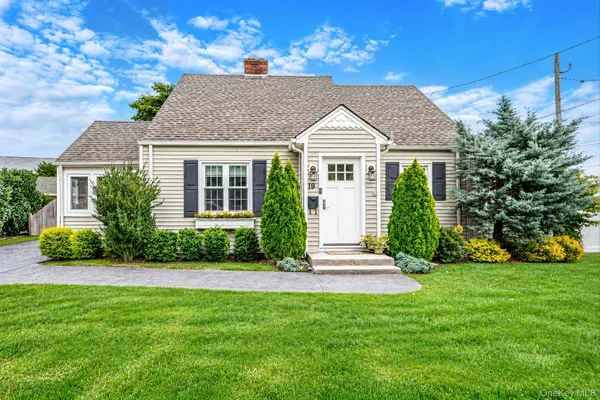 $749,000 | 19 Cherry Avenue, West Sayville, NY 11796