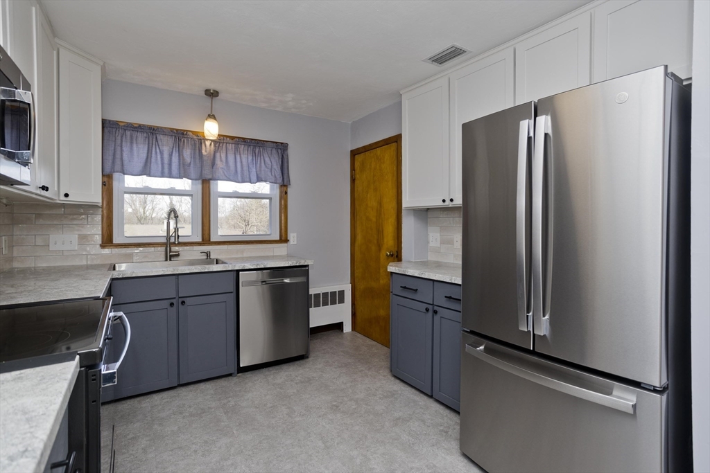 550 Tiffany Street Springfield, MA 01108 - Photo 3 of 42 Gallery Image 3