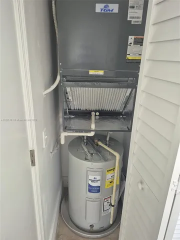 a view of livingroom with furniture