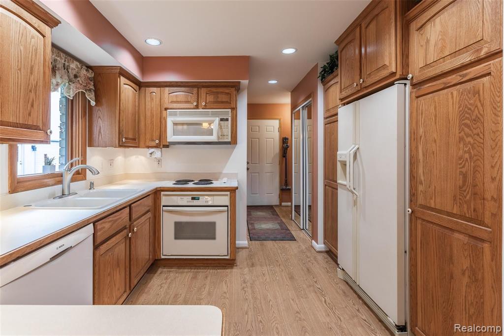 905 Gulley Road Howell, MI 48843 - Photo 14 of 52
