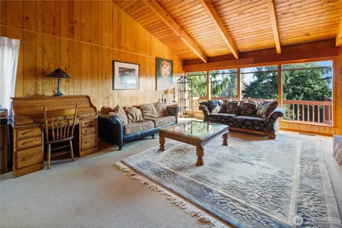 $1,100,000 | 22516 100th Place Southwest, Vashon, WA 98070